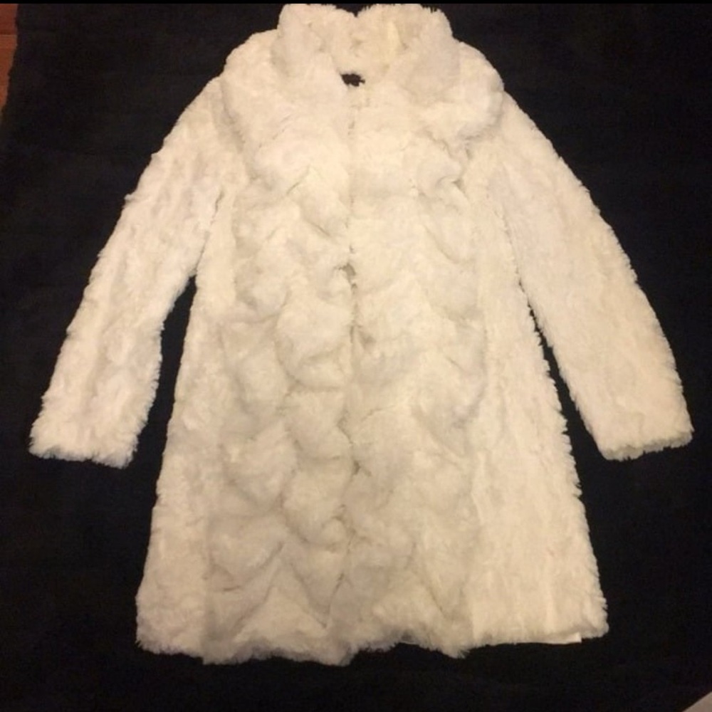 White Teddy Jacket with Plush Material and Wide Collar